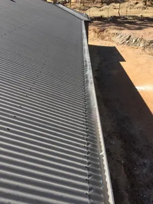 Valley mesh protection on corrugated roof